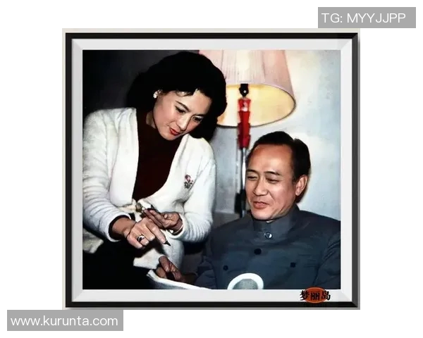 天下足球十大球星背后的女人：揭秘他们的婚姻与爱情故事